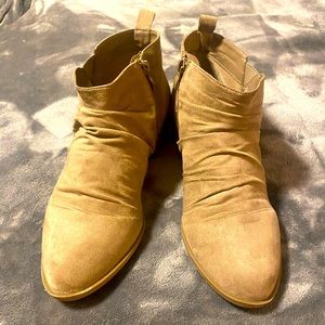 Torrid Faux Suede Booties Tan EUC 9W